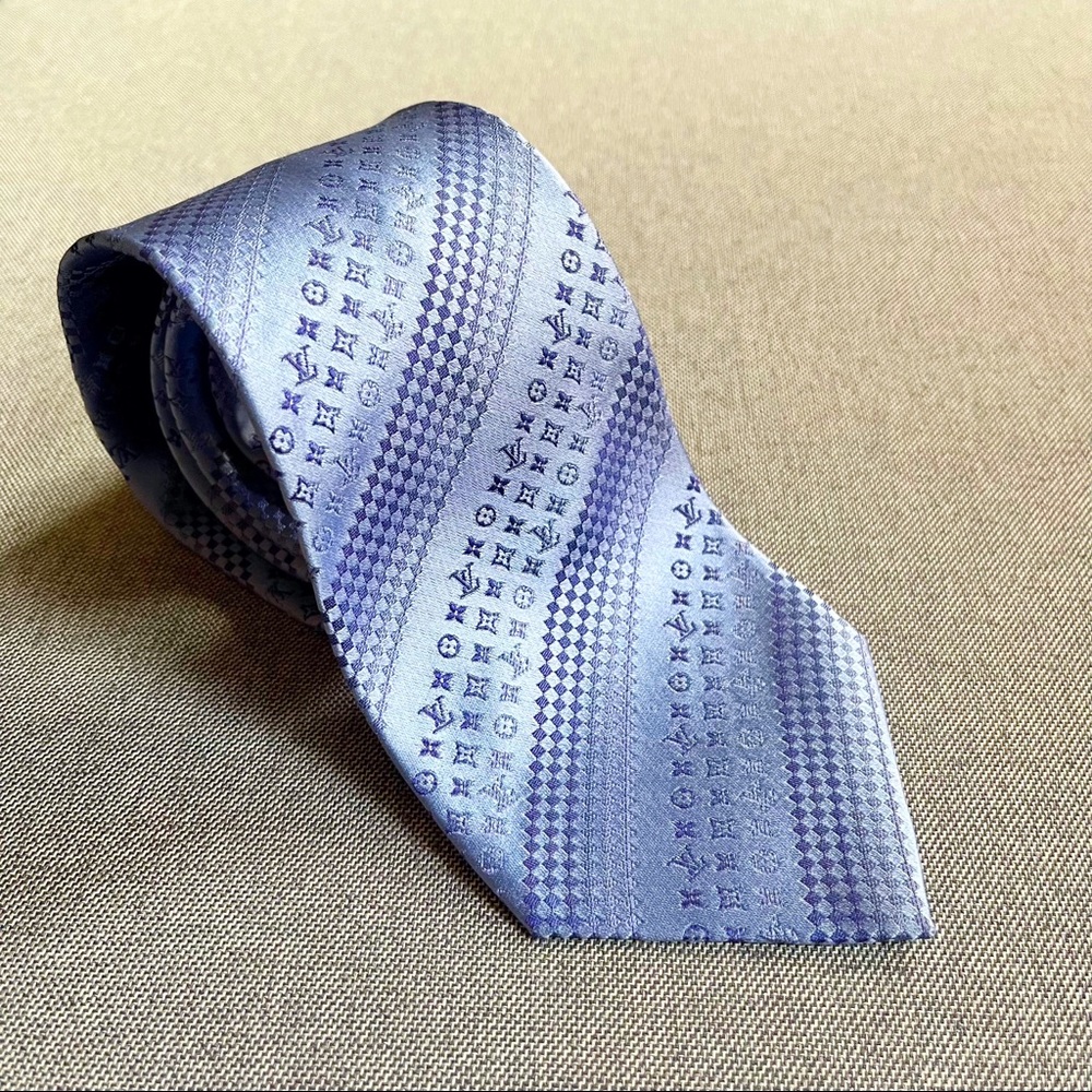 COPY - Authentic Louis Vuitton Blue MONOGRAM DISCRETE TIE Silk Tie 60” Long 👔